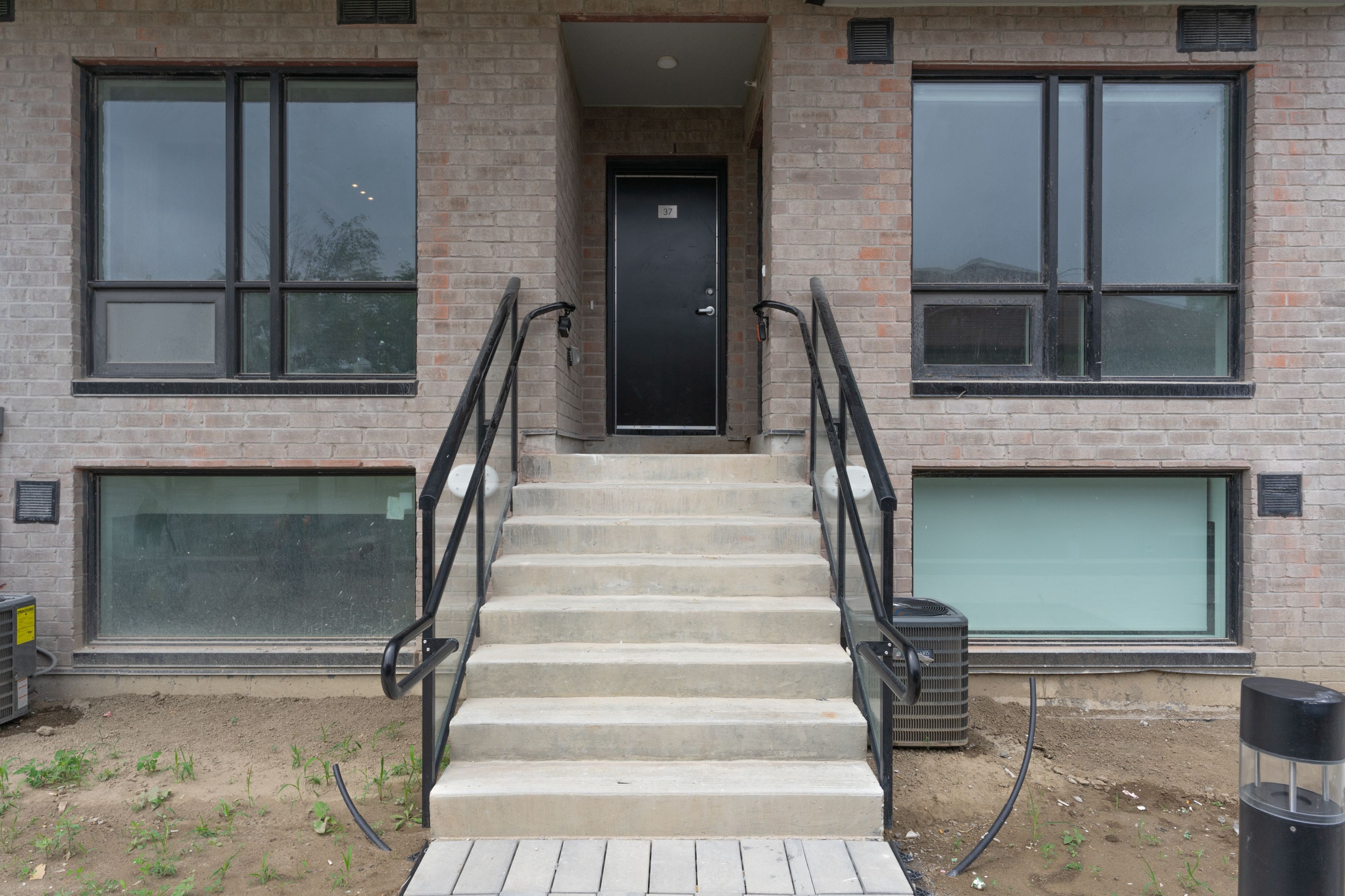 37 - 851 Sheppard Avenue West