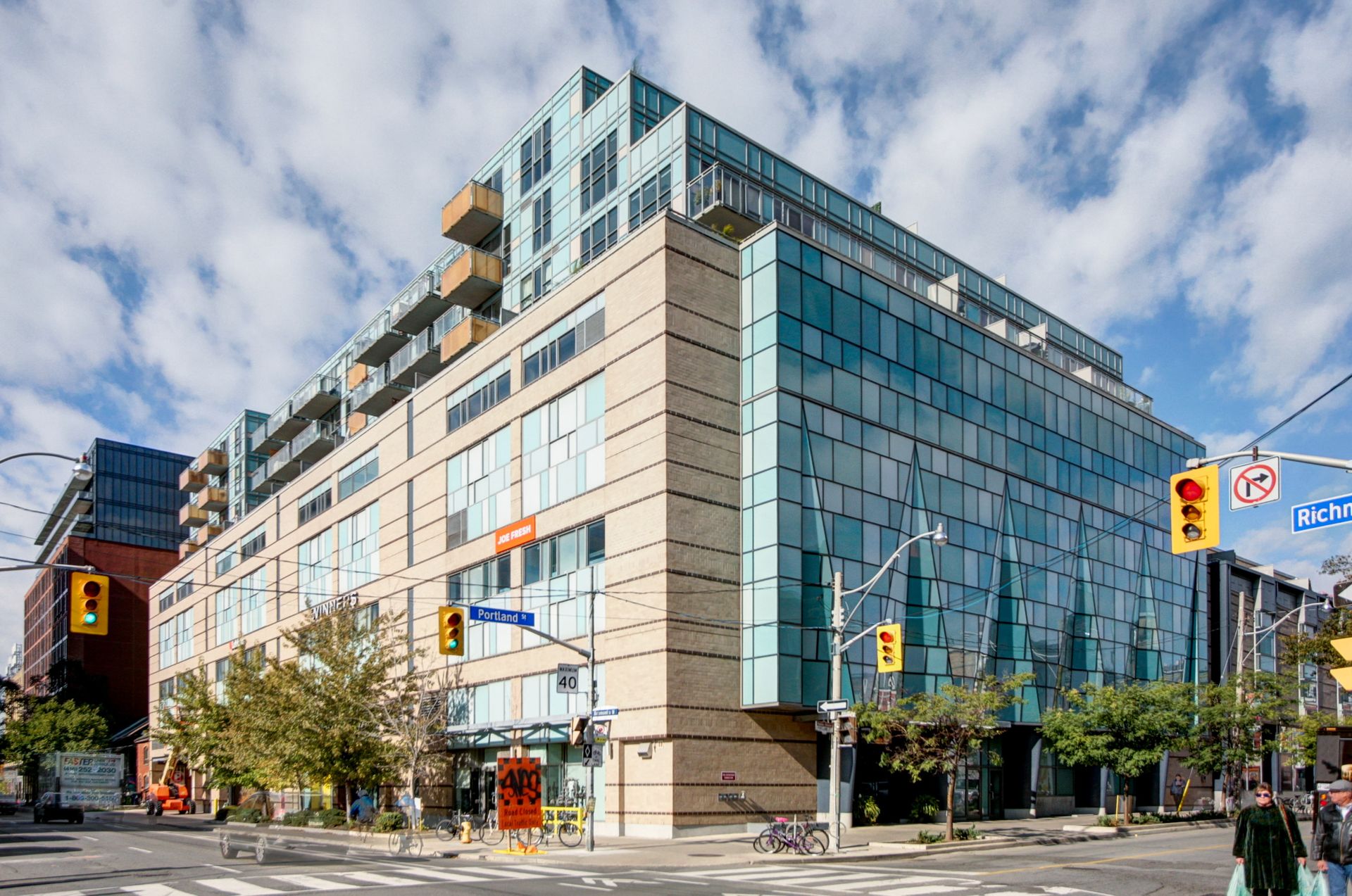 402 - 156 Portland Street