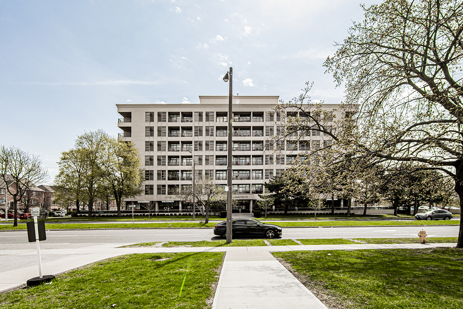 606 - 1 Leaside Park Drive