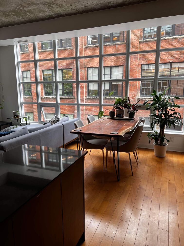 312 - 23 Brant Street