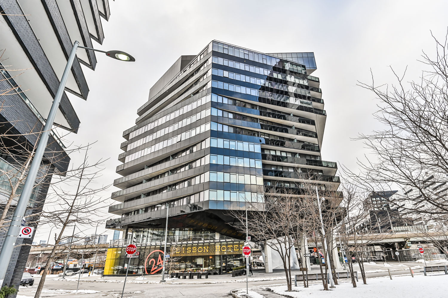 21 Lawren Harris Square - 610