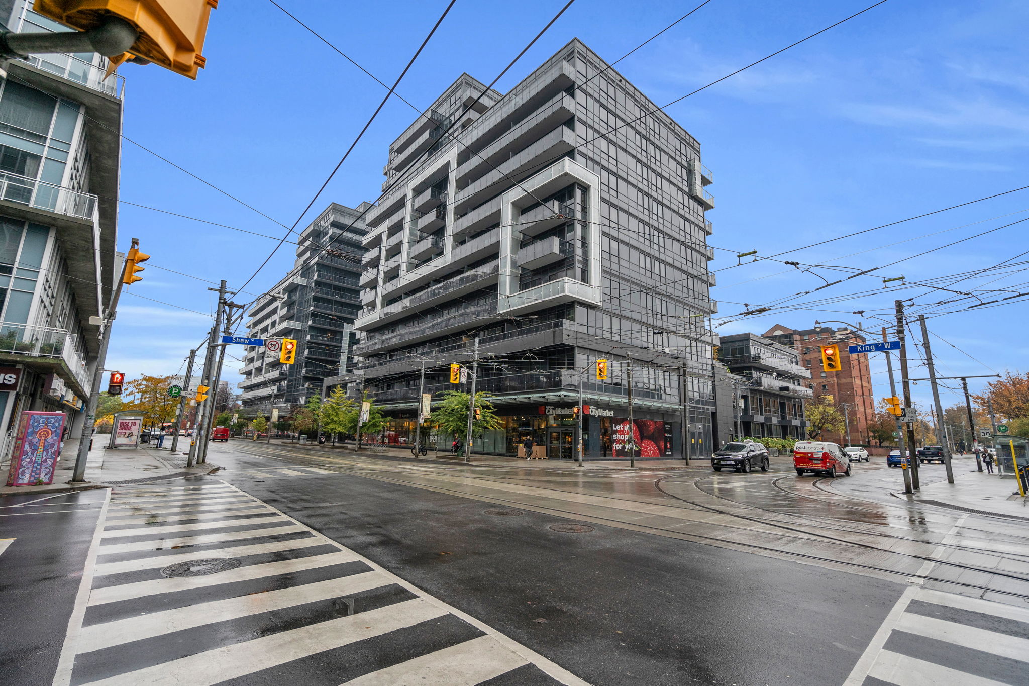 1046 - 1030 King Street West