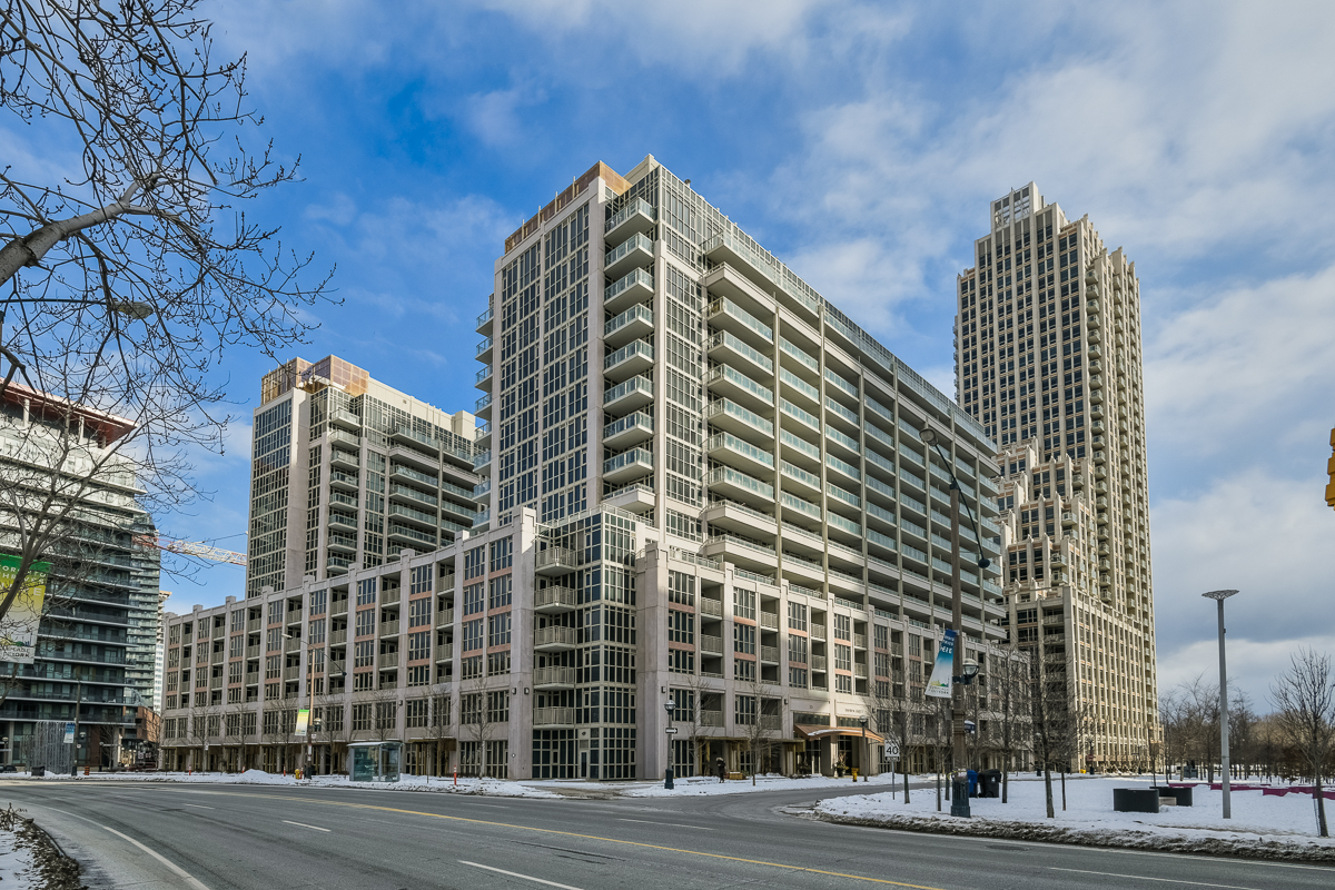 1220 - 35 Bastion Street