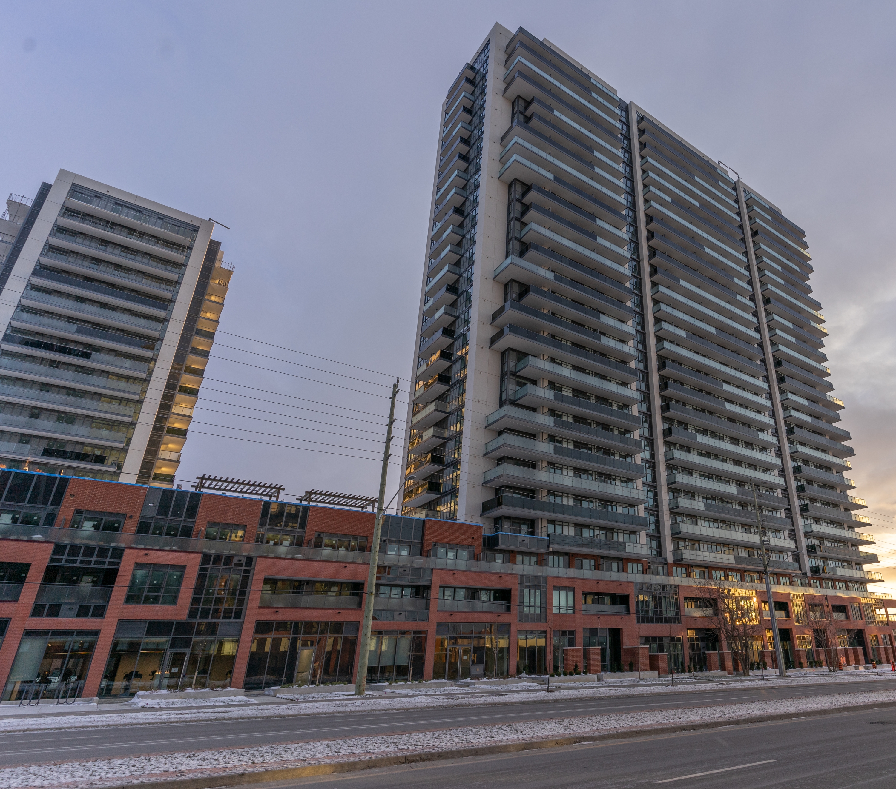 2425 Simcoe Street North - 906